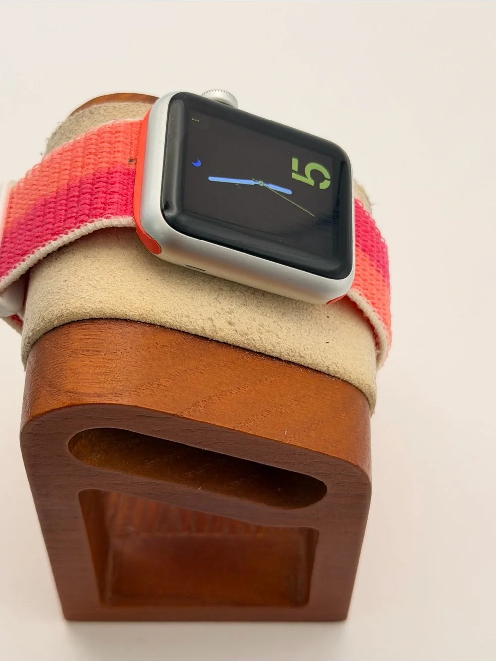 Apple Watch, 38mm, Silver Case, extra band, Charger Included, 7000 series, teste
